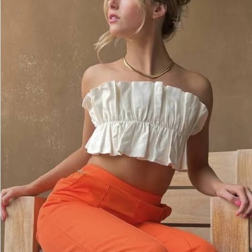 White Thea Shirt - selfie Leslie